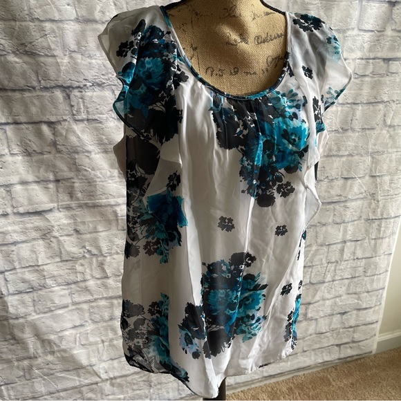 Floral Women's Top in Blue and Black - Picture 2 of 6